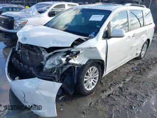 2017 Toyota Sienna XLE Auto Access Seat with VIN 5TDYZ3DC8HS766601, listed as a IAAI auction lot 41232878 with 133,861 mi miles. Bid and sale history available at carsss.com. Image 16.