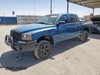 2005 Dodge Dakota SLT z VIN 1D7HE48N25S218826, wystawiony jako Copart lot #61421965 z przebiegiem 189 195 mil mil oraz Czysty tytuł • Clean title. Historia ofert i sprzedaży dostępna na DreamBid. Obrazek 1.