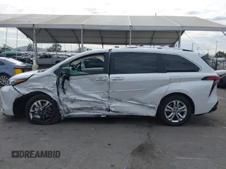 2024 Toyota Sienna Platinum z VIN 5TDESKFC4RS119032, wystawiony jako IAAI lot #41068384 z przebiegiem 10 497 mil mil oraz . Historia ofert i sprzedaży dostępna na DreamBid. Obrazek 14.