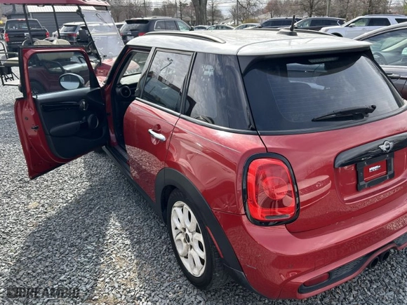 2015 MINI Cooper Hardtop 4 Door S with VIN WMWXU3C5XF2B59522, listed as a IAAI auction lot 41736944 with NaN miles. Bid and sale history available at carsss.com. Image 3.