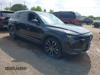 2023 Mazda CX-50 S Premium Plus z VIN 7MMVABEM0PN138970, wystawiony jako IAAI lot #42017075 z przebiegiem 35 691 mil mil oraz . Historia ofert i sprzedaży dostępna na DreamBid. Obrazek 1.