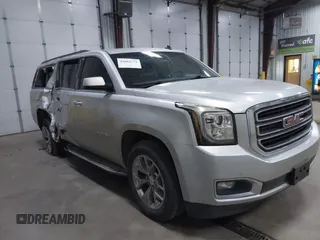 2015 GMC Yukon XL SLT z VIN 1GKS2HKC5FR200003, wystawiony jako IAAI lot #42063719 z przebiegiem 142 326 mil mil oraz . Historia ofert i sprzedaży dostępna na DreamBid. Obrazek 1.