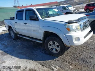 2011 Toyota Tacoma with VIN 3TMLU4EN0BM064052, listed as a IAAI auction lot 41423819 with 185,729 mi miles. Bid and sale history available at carsss.com. Image 1.
