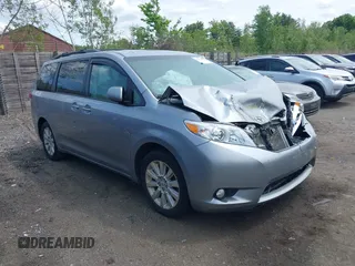 2012 Toyota Sienna XLE z VIN 5TDDK3DC5CS044692, wystawiony jako IAAI lot #42392574 z przebiegiem 185 242 mil mil oraz . Historia ofert i sprzedaży dostępna na DreamBid. Obrazek 1.