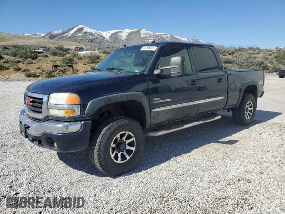 2005 GMC Sierra 2500HD SLE z VIN 1GTHK232X5F941546, wystawiony jako Copart lot #52755075 z przebiegiem 255 452 mil mil oraz Szkoda całkowita • Salvage title. Historia ofert i sprzedaży dostępna na DreamBid. Obrazek 1.
