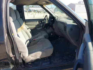 1999 Chevrolet S-10 LS with VIN 1GCCS1444XK153487, listed as a IAAI auction lot 41994464 with 190,403 mi miles and . Bid and sale history available at DreamBid. Image 5.