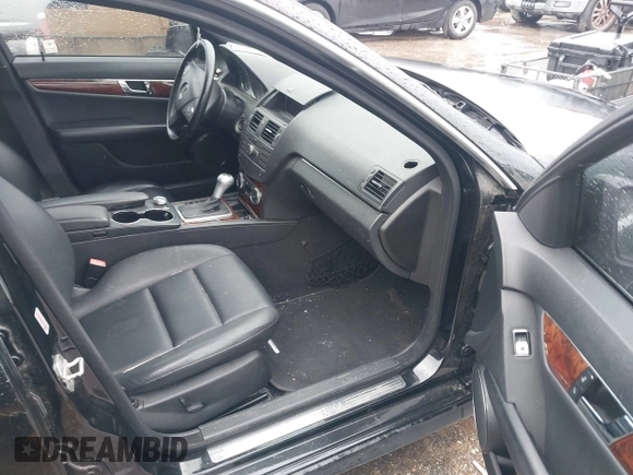 2011 Mercedes-Benz C 300 Sport z VIN WDDGF8BB8BR159377, wystawiony jako IAAI lot #41894005 z przebiegiem 156 394 mil mil oraz . Historia ofert i sprzedaży dostępna na DreamBid. Obrazek 5.