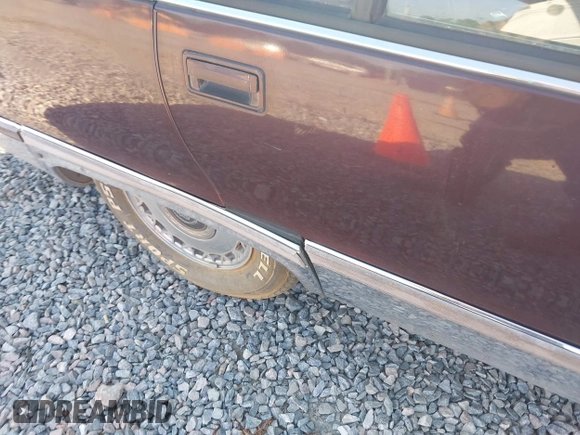 1996 Cadillac Fleetwood z VIN 1G6DW52PXTR713787, wystawiony jako IAAI lot #42079864 z przebiegiem Nie podano mil oraz . Historia ofert i sprzedaży dostępna na DreamBid. Obrazek 14.