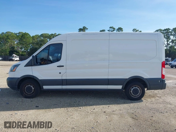 2018 Ford Transit z VIN 1FTYR2CM0JKB10510, wystawiony jako IAAI lot #42403132 z przebiegiem 97 056 mil mil oraz . Historia ofert i sprzedaży dostępna na DreamBid. Obrazek 14.