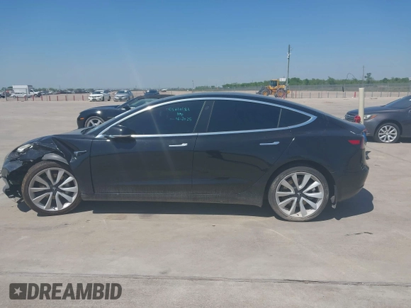 2019 Tesla Model 3 Mid Range z VIN 5YJ3E1EA3KF310976, wystawiony jako IAAI lot #41968012 z przebiegiem Nie podano mil oraz . Historia ofert i sprzedaży dostępna na DreamBid. Obrazek 13.