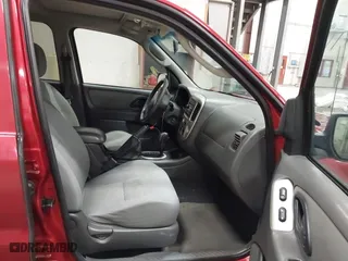 2006 Ford Escape XLT with VIN 1FMYU03106KC15575, listed as a IAAI auction lot 42017906 with 187,733 mi miles. Bid and sale history available at carsss.com. Image 5.