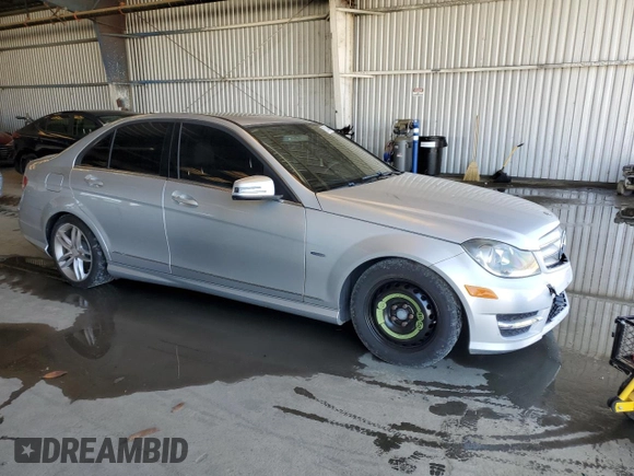 2012 Mercedes-Benz C 250 Sport с VIN WDDGF4HBXCR221640, выставлен на аукционе Copart как лот 62794345 с пробегом 85 561 миль миль и Чистый • Clean title. История ставок и продаж доступна на DreamBid. Изображение 4.