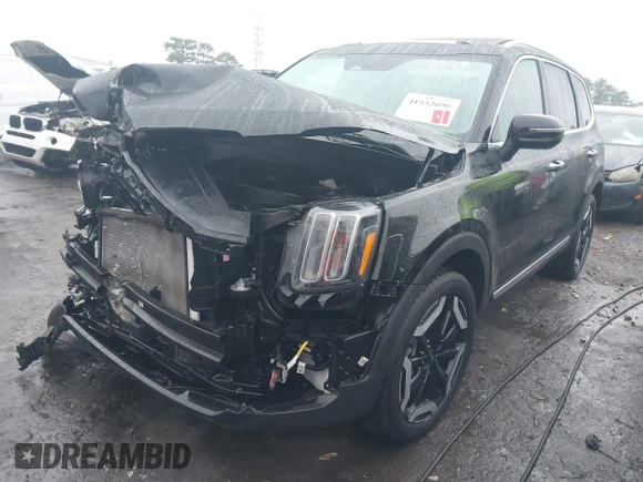 2023 Kia Telluride S with VIN 5XYP64GC4PG366682, listed as a IAAI auction lot 41552690 with 25,055 mi miles and . Bid and sale history available at carsss.com. Image 17.