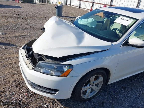 2013 Volkswagen Passat SE w/Sunroof with VIN 1VWBH7A31DC007320, listed as a IAAI auction lot 41213664 with 164,040 mi miles. Bid and sale history available at carsss.com. Image 14.