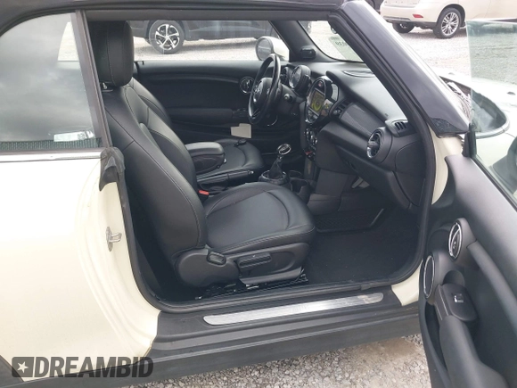 2016 MINI Convertible z VIN WMWWG5C51G3C19178, wystawiony jako IAAI lot #41909039 z przebiegiem 87 533 mil mil oraz . Historia ofert i sprzedaży dostępna na DreamBid. Obrazek 5.