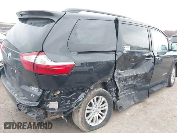 2017 Toyota Sienna XLE Auto Access Seat with VIN 5TDYZ3DC6HS826682, listed as a IAAI auction lot 41932138 with 33,827 mi miles. Bid and sale history available at carsss.com. Image 6.