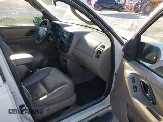 2002 Ford Escape XLT with VIN 1FMCU03112KC92704, listed as a IAAI auction lot 41807550 with 105,762 mi miles and . Bid and sale history available at DreamBid. Image 5.