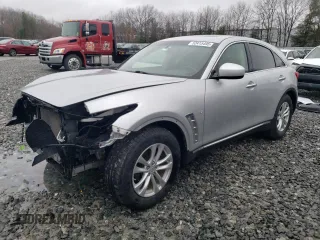 2017 Infiniti QX70 z VIN JN8CS1MW5HM414492, wystawiony jako Copart lot #52415495 z przebiegiem 123 095 mil mil oraz Szkody całkowita. Historia ofert i sprzedaży dostępna na DreamBid. Obrazek 1.