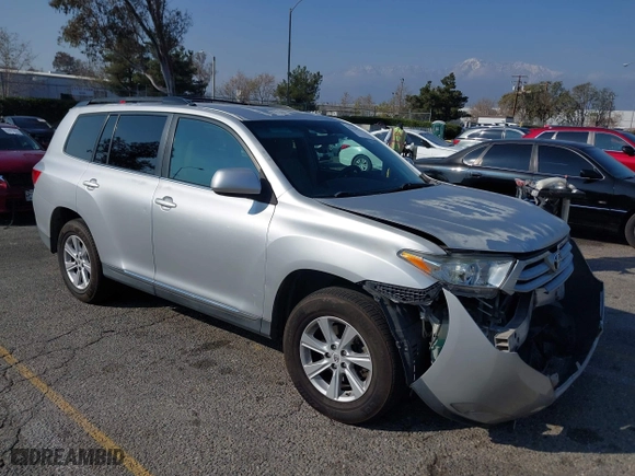 2011 Toyota Highlander with VIN 5TDZK3EH4BS039725, listed as a IAAI auction lot 41434516 with 220,992 mi miles. Bid and sale history available at carsss.com. Image 1.