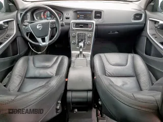 2014 Volvo S60 T5 z VIN YV1612FS2E2296432, wystawiony jako Copart lot #58530265 z przebiegiem 85 580 mil mil oraz Czysty tytuł • Clean title. Historia ofert i sprzedaży dostępna na DreamBid. Obrazek 8.