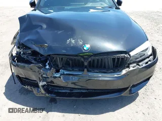 2018 BMW 5 Series 530i z VIN WBAJA5C51JWA56680, wystawiony jako IAAI lot #42273066 z przebiegiem 39 789 mil mil oraz . Historia ofert i sprzedaży dostępna na DreamBid. Obrazek 6.