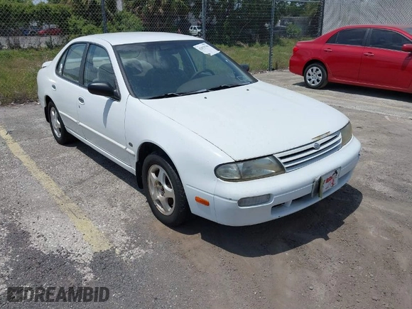 1997 Nissan Altima XE with VIN 1N4BU31DXVC258666, listed as a IAAI auction lot 42075795 with 122,199 mi miles. Bid and sale history available at carsss.com. Image 1.