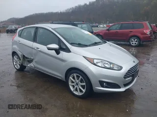2019 Ford Fiesta SE z VIN 3FADP4EJ5KM137818, wystawiony jako IAAI lot #42005468 z przebiegiem 110 560 mil mil oraz . Historia ofert i sprzedaży dostępna na DreamBid. Obrazek 1.