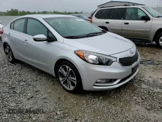 2016 Kia Forte EX z VIN KNAFZ4A87G5550317, wystawiony jako Copart lot #52009755 z przebiegiem 107 404 mil mil oraz Nie do naprawy • Non repairable. Historia ofert i sprzedaży dostępna na DreamBid. Obrazek 13.