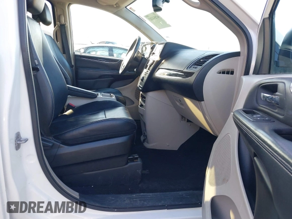 2013 Chrysler Town & Country Touring with VIN 2C4RC1BG7DR674253, listed as a IAAI auction lot 41854303 with 171,502 mi miles. Bid and sale history available at carsss.com. Image 5.