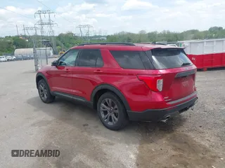 2022 Ford Explorer XLT z VIN 1FMSK8DH4NGC35593, wystawiony jako IAAI lot #42167354 z przebiegiem 29 747 mil mil oraz . Historia ofert i sprzedaży dostępna na DreamBid. Obrazek 3.