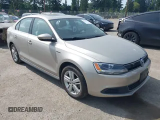 2014 Volkswagen Jetta Hybrid SE z VIN 3VW637AJ7EM332245, wystawiony jako IAAI lot #42484939 z przebiegiem 120 257 mil mil oraz . Historia ofert i sprzedaży dostępna na DreamBid. Obrazek 1.