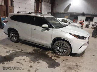 2022 Toyota Highlander Platinum with VIN 5TDFZRBH6NS192150, listed as a IAAI auction lot 41291531 with 67,474 mi miles. Bid and sale history available at carsss.com. Image 1.