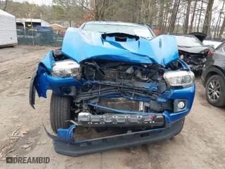 2017 Toyota Tacoma SR5 with VIN 3TMCZ5AN6HM114619, listed as a IAAI auction lot 41590012 with 165,936 mi miles. Bid and sale history available at carsss.com. Image 12.