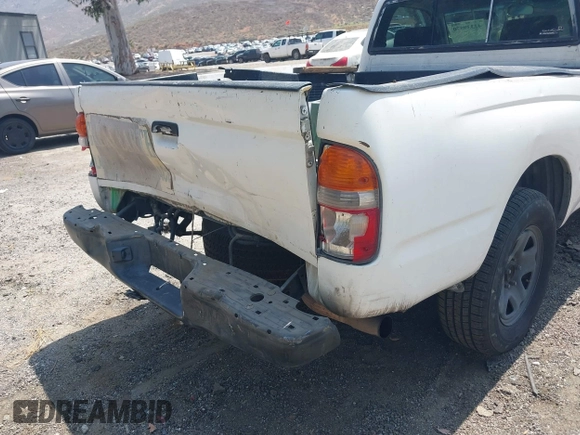 2001 Toyota Tacoma z VIN 5TENL42N11Z770366, wystawiony jako IAAI lot #42339570 z przebiegiem 427 064 mil mil oraz . Historia ofert i sprzedaży dostępna na DreamBid. Obrazek 6.