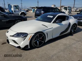 2022 Toyota Supra 3.0 z VIN WZ1DB0C01NW048474, wystawiony jako Copart lot #59600475 z przebiegiem 31 160 mil mil oraz Szkoda całkowita • Salvage title. Historia ofert i sprzedaży dostępna na DreamBid. Obrazek 1.