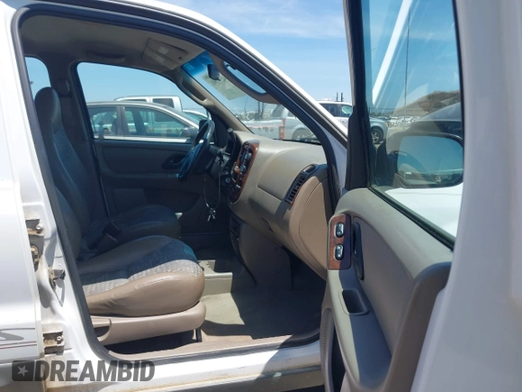 2001 Ford Escape XLS with VIN 1FMYU021X1KA59670, listed as a IAAI auction lot 42551801 with 189,058 mi miles and . Bid and sale history available at DreamBid. Image 5.