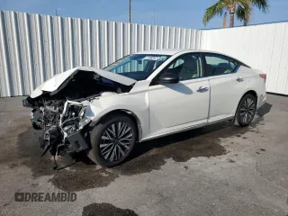 2025 Nissan Altima SV z VIN 1N4BL4DV8SN307151, wystawiony jako Copart lot #58511425 z przebiegiem 12 096 mil mil oraz Nie do naprawy • Non repairable. Historia ofert i sprzedaży dostępna na DreamBid. Obrazek 1.