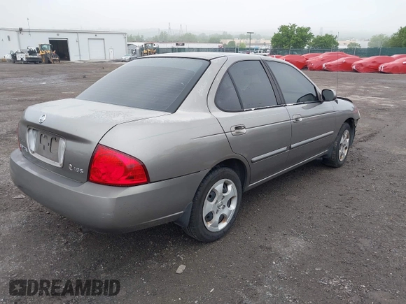 2004 Nissan Sentra S z VIN 3N1CB51D04L479005, wystawiony jako IAAI lot #42278120 z przebiegiem 157 829 mil mil oraz . Historia ofert i sprzedaży dostępna na DreamBid. Obrazek 4.