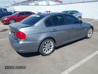 2011 BMW 3 Series 328i xDrive z VIN WBAPK5G52BNN81964, wystawiony jako IAAI lot #42206128 z przebiegiem 118 752 mil mil oraz . Historia ofert i sprzedaży dostępna na DreamBid. Obrazek 4.