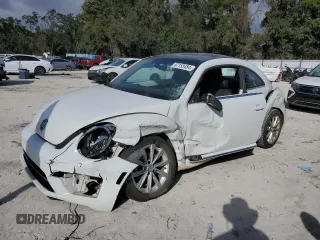 2018 Volkswagen Beetle SE with VIN 3VWJD7AT0JM709923, listed as a Copart auction lot 87153484 with 109,848 mi miles and Salvage Title. Bid and sale history available at carsss.com. Image 1.