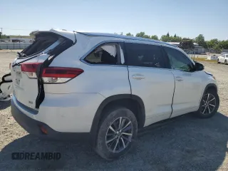 2018 Toyota Highlander SE with VIN 5TDKZRFH9JS528795, listed as a Copart auction lot 54453665 with 114,004 mi miles and Salvage title. Bid and sale history available at DreamBid. Image 3.