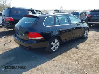 2009 Volkswagen Jetta SportWagen SE with VIN 3VWTM71K99M272189, listed as a IAAI auction lot 41775907 with 225,344 mi miles. Bid and sale history available at carsss.com. Image 4.