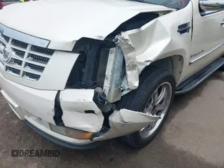 2009 Cadillac Escalade z VIN 1GYFK132X9R248668, wystawiony jako IAAI lot #42387096 z przebiegiem 164 464 mil mil oraz . Historia ofert i sprzedaży dostępna na DreamBid. Obrazek 6.