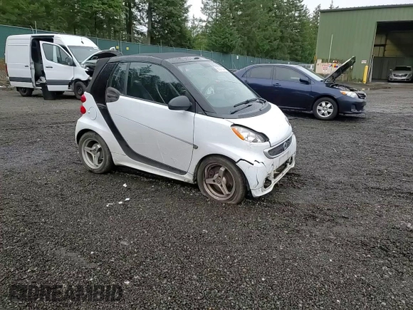 2013 Smart fortwo Passion z VIN WMEEK3BAXDK659870, wystawiony jako Copart lot #86387504 z przebiegiem 72 638 mil mil oraz Szkoda całkowita • Salvage title. Historia ofert i sprzedaży dostępna na DreamBid. Obrazek 11.