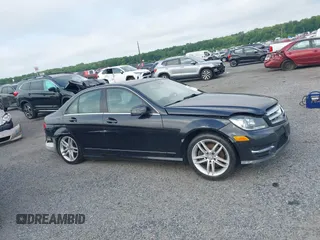2012 Mercedes-Benz C 300 Sport z VIN WDDGF8BB1CA717117, wystawiony jako IAAI lot #42684049 z przebiegiem 184 128 mil mil oraz . Historia ofert i sprzedaży dostępna na DreamBid. Obrazek 13.