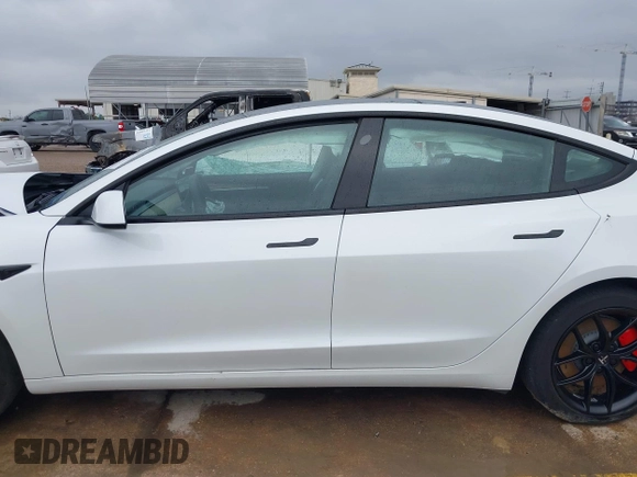 2023 Tesla Model 3 Performance z VIN 5YJ3E1EC8PF487550, wystawiony jako IAAI lot #42093712 z przebiegiem 27 305 mil mil oraz . Historia ofert i sprzedaży dostępna na DreamBid. Obrazek 14.