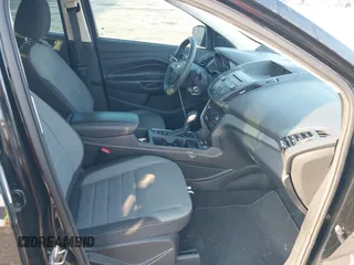 2017 Ford Escape S с VIN 1FMCU0F7XHUA13358, выставлен на аукционе IAAI как лот 42409601 с пробегом 127 324 миль миль и . История ставок и продаж доступна на DreamBid. Изображение 5.