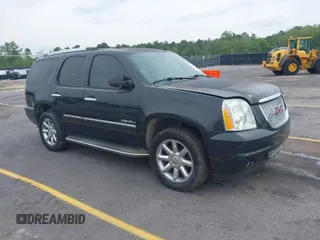 2013 GMC Yukon Denali with VIN 1GKS2EEF7DR306177, listed as a IAAI auction lot 42046734 with 263,976 mi miles. Bid and sale history available at carsss.com. Image 1.