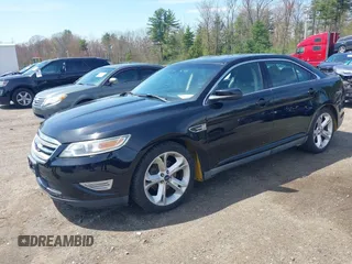 2011 Ford Taurus SHO z VIN 1FAHP2KT7BG188095, wystawiony jako IAAI lot #42180454 z przebiegiem 161 656 mil mil oraz . Historia ofert i sprzedaży dostępna na DreamBid. Obrazek 2.