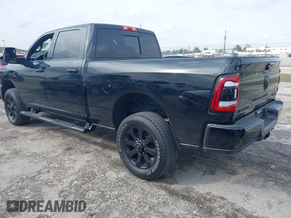 2024 Ram 2500 Laramie z VIN 3C6UR5FL3RG141327, wystawiony jako IAAI lot #41390825 z przebiegiem 8 002 mil mil oraz . Historia ofert i sprzedaży dostępna na DreamBid. Obrazek 3.